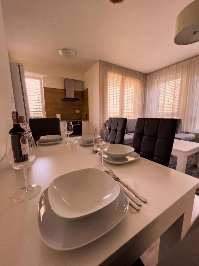 Elegant Escape Apartment I - City Centre Bratislava Buitenkant foto