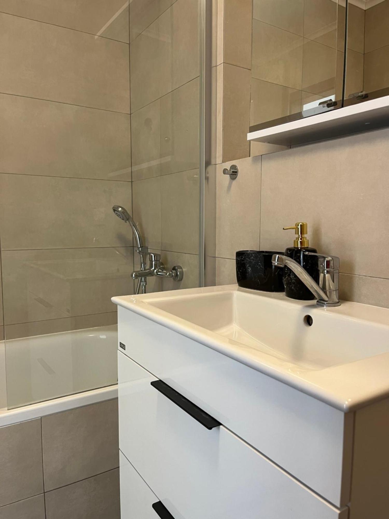 Elegant Escape Apartment I - City Centre Bratislava Buitenkant foto
